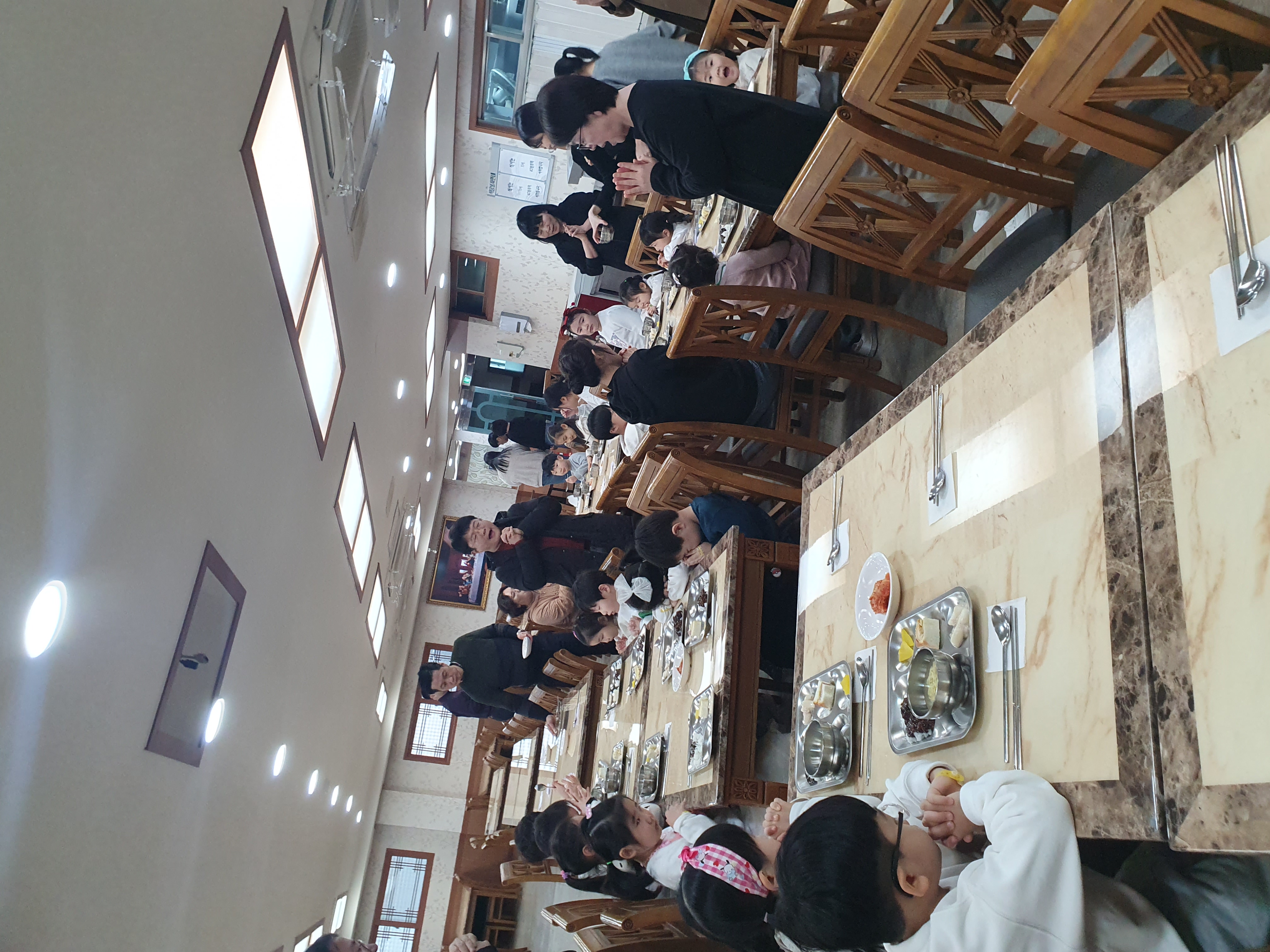 7-1식사기도-이보훈목사님.jpg