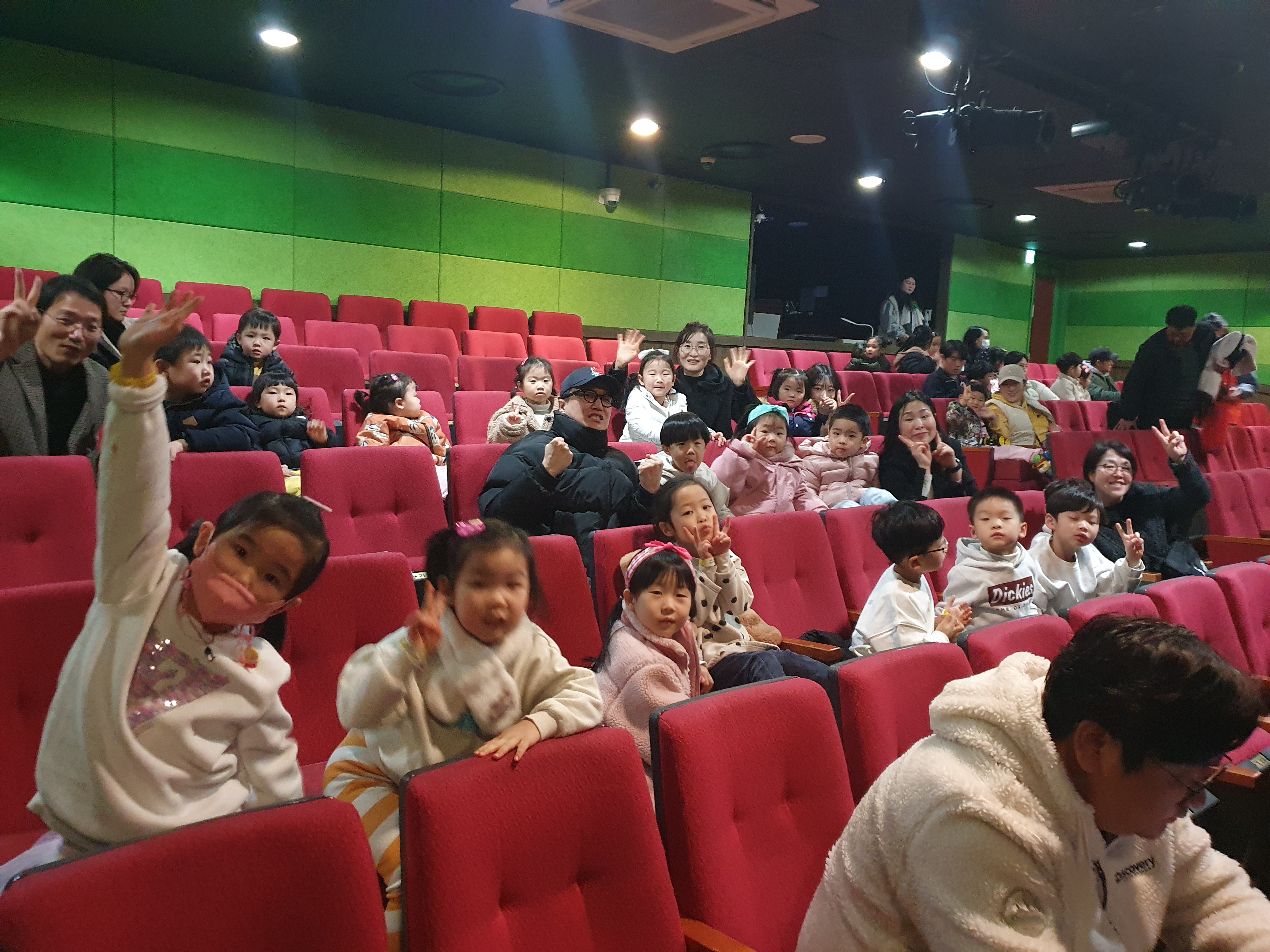 8-1)(극장단체).jpg