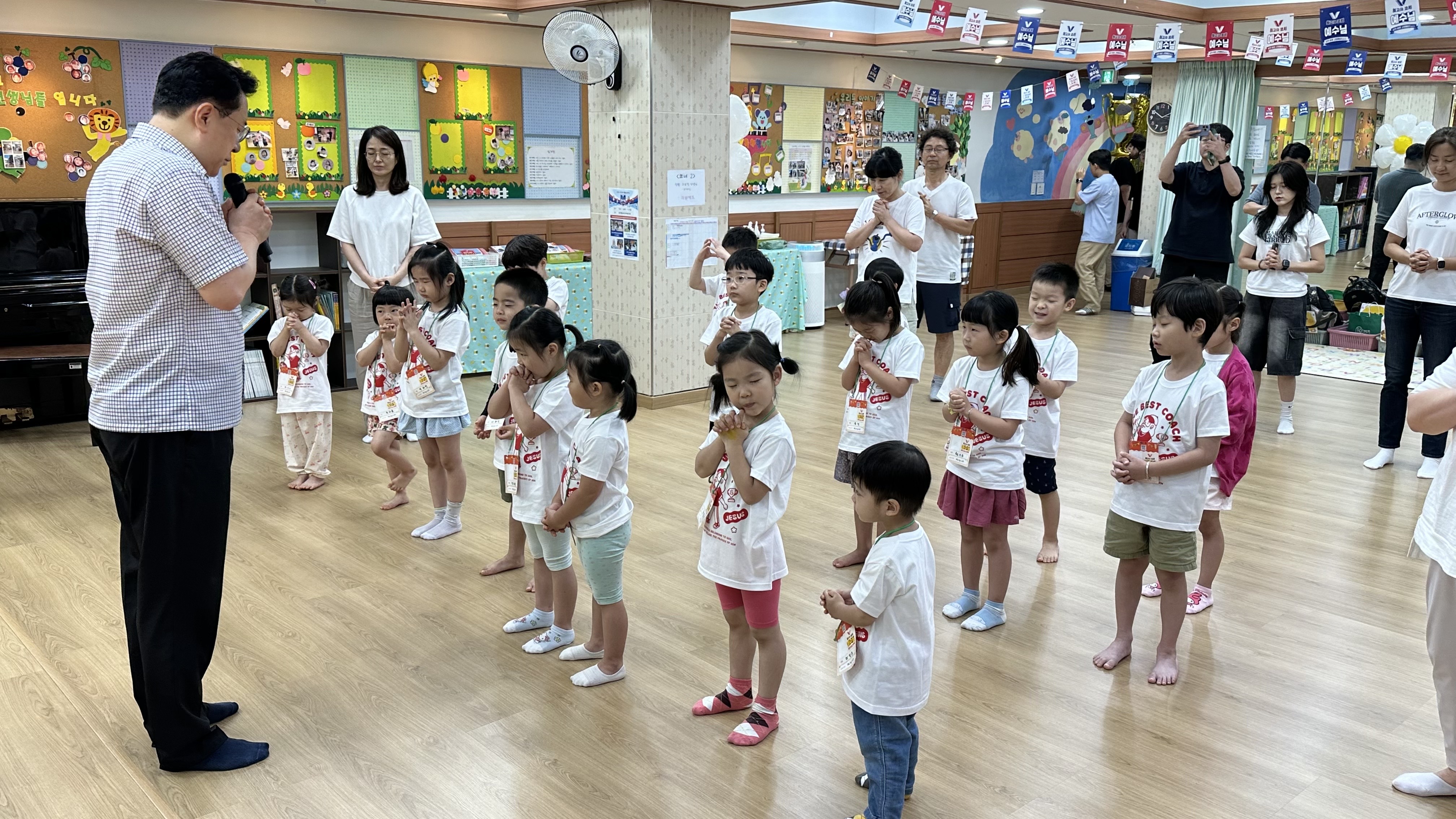 6축복기도(담임목사님).jpg